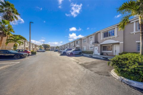 Copropriété à vendre à Hialeah, Floride: 2 chambres, 90.02 m2 № 1954741 - photo 26