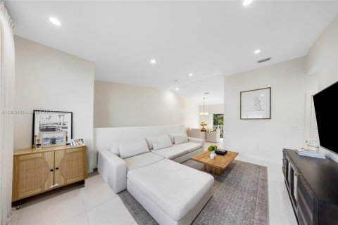 Copropriété à vendre à Hialeah, Floride: 2 chambres, 90.02 m2 № 1954741 - photo 11