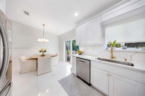 Copropriété à vendre à Hialeah, Floride: 2 chambres, 90.02 m2 № 1954741 - photo 2