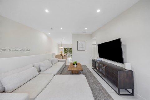 Copropriété à vendre à Hialeah, Floride: 2 chambres, 90.02 m2 № 1954741 - photo 10