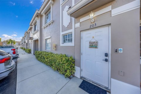 Copropriété à vendre à Hialeah, Floride: 2 chambres, 90.02 m2 № 1954741 - photo 25