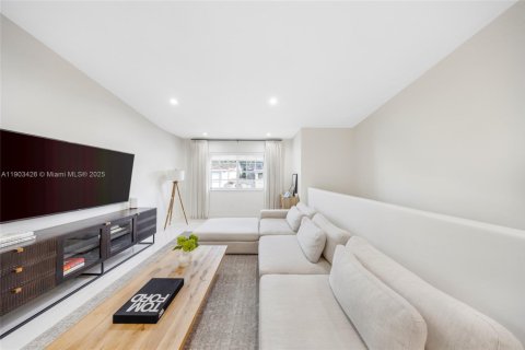 Copropriété à vendre à Hialeah, Floride: 2 chambres, 90.02 m2 № 1954741 - photo 8