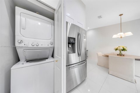 Copropriété à vendre à Hialeah, Floride: 2 chambres, 90.02 m2 № 1954741 - photo 4