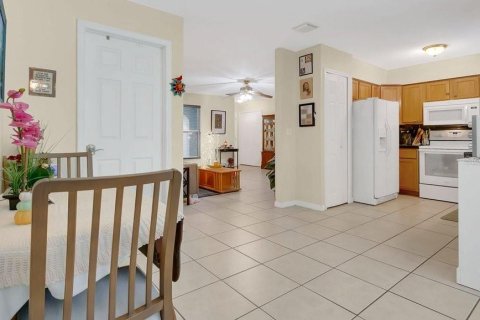 House in Orlando, Florida 3 bedrooms, 131.74 sq.m. № 1911948 - photo 5