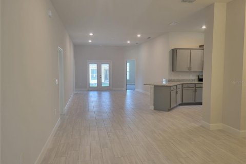 Casa en venta en Dade City, Florida, 4 dormitorios, 204.38 m2 № 1916556 - foto 8