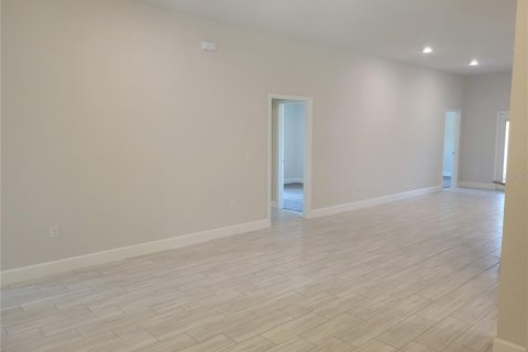 Casa en venta en Dade City, Florida, 4 dormitorios, 204.38 m2 № 1916556 - foto 9