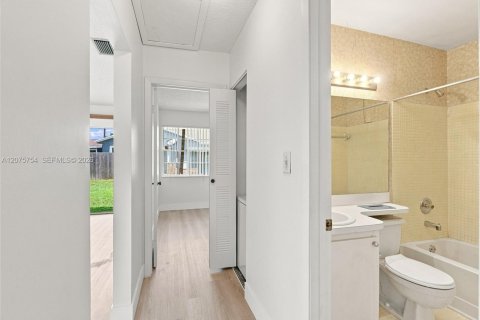 Villa ou maison à vendre à Miramar, Floride: 3 chambres, 90.21 m2 № 2314034 - photo 18