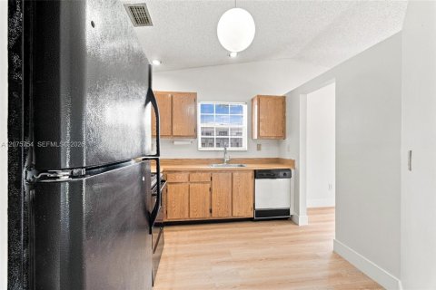 Villa ou maison à vendre à Miramar, Floride: 3 chambres, 90.21 m2 № 2314034 - photo 12