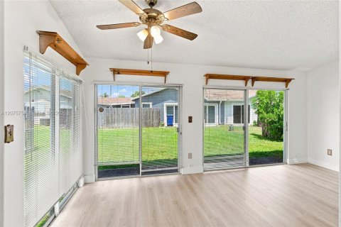 Villa ou maison à vendre à Miramar, Floride: 3 chambres, 90.21 m2 № 2314034 - photo 10