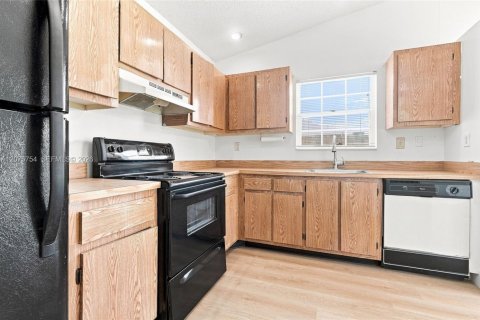 Villa ou maison à vendre à Miramar, Floride: 3 chambres, 90.21 m2 № 2314034 - photo 13