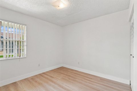 Villa ou maison à vendre à Miramar, Floride: 3 chambres, 90.21 m2 № 2314034 - photo 21