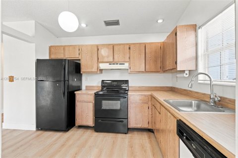 Villa ou maison à vendre à Miramar, Floride: 3 chambres, 90.21 m2 № 2314034 - photo 11