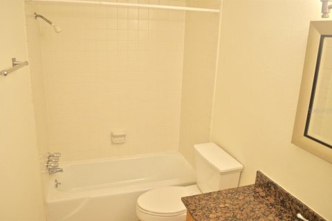 Condominio en alquiler en Sarasota, Florida, 2 dormitorios, 104.24 m2 № 1903334 - foto 6