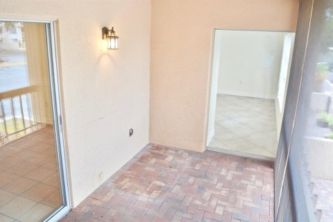 Condominio en alquiler en Sarasota, Florida, 2 dormitorios, 104.24 m2 № 1903334 - foto 4