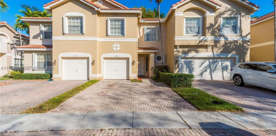 Таунхаус в Мирамар, Флорида 3 спальни, 166.57м2 № 2011633