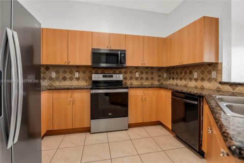 Купить таунхаус в Мирамар, Флорида 3 спальни, 166.57м2, № 2011633 - фото 4