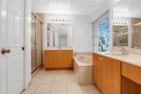 Купить таунхаус в Мирамар, Флорида 3 спальни, 166.57м2, № 2011633 - фото 11