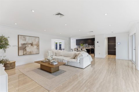 Villa ou maison à vendre à Hialeah, Floride: 3 chambres, 222.41 m2 № 2084817 - photo 14