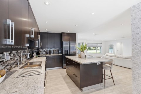 Villa ou maison à vendre à Hialeah, Floride: 3 chambres, 222.41 m2 № 2084817 - photo 7