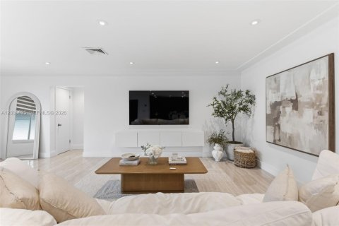 Villa ou maison à vendre à Hialeah, Floride: 3 chambres, 222.41 m2 № 2084817 - photo 4