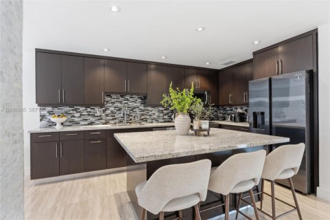 Villa ou maison à vendre à Hialeah, Floride: 3 chambres, 222.41 m2 № 2084817 - photo 12
