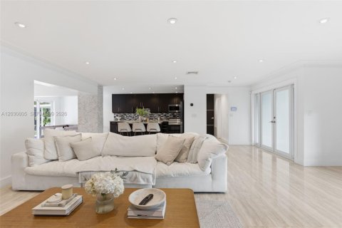 Villa ou maison à vendre à Hialeah, Floride: 3 chambres, 222.41 m2 № 2084817 - photo 19