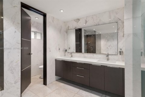 Villa ou maison à vendre à Hialeah, Floride: 3 chambres, 222.41 m2 № 2084817 - photo 10