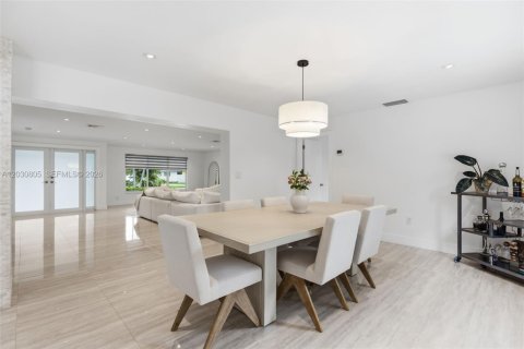 Villa ou maison à vendre à Hialeah, Floride: 3 chambres, 222.41 m2 № 2084817 - photo 8