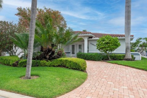 Casa en venta en Treasure Island, Florida, 3 dormitorios, 180.97 m2 № 2099092 - foto 2