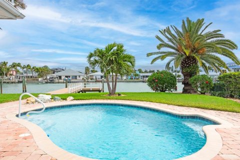 Casa en venta en Treasure Island, Florida, 3 dormitorios, 180.97 m2 № 2099092 - foto 24