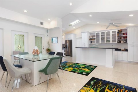 Casa en venta en Treasure Island, Florida, 3 dormitorios, 180.97 m2 № 2099092 - foto 5