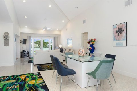 Casa en venta en Treasure Island, Florida, 3 dormitorios, 180.97 m2 № 2099092 - foto 4