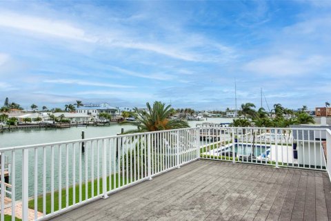 Casa en venta en Treasure Island, Florida, 3 dormitorios, 180.97 m2 № 2099092 - foto 23
