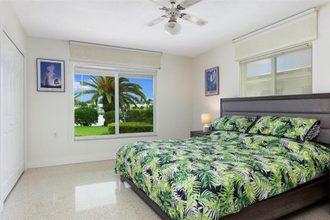 Casa en venta en Treasure Island, Florida, 3 dormitorios, 180.97 m2 № 2099092 - foto 15
