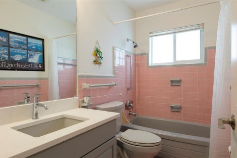 Casa en venta en Treasure Island, Florida, 3 dormitorios, 180.97 m2 № 2099092 - foto 18