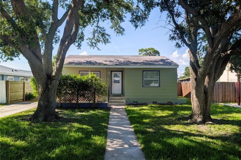 Casa en venta en Gulfport, Florida, 3 dormitorios, 116.87 m2 № 1789570 - foto 1