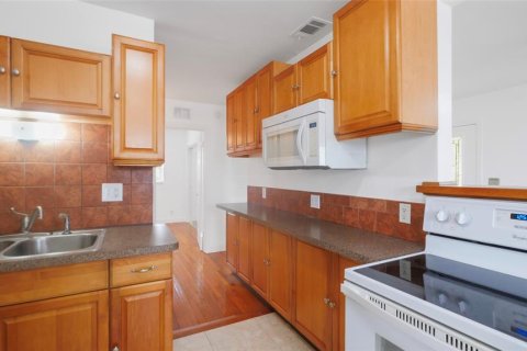 Casa en venta en Gulfport, Florida, 3 dormitorios, 116.87 m2 № 1789570 - foto 13