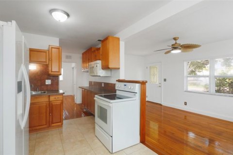 Casa en venta en Gulfport, Florida, 3 dormitorios, 116.87 m2 № 1789570 - foto 12