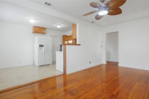 House in Gulfport, Florida 3 bedrooms, 116.87 sq.m. № 1789570 - photo 9