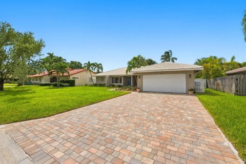 House in Coral Springs, Florida 3 bedrooms, 174.75 sq.m. № 2387103 - photo 6