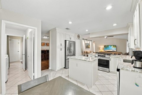House in Coral Springs, Florida 3 bedrooms, 174.75 sq.m. № 2387103 - photo 21