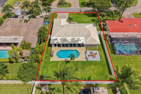 House in Coral Springs, Florida 3 bedrooms, 174.75 sq.m. № 2387103 - photo 3