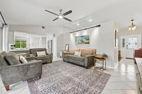 House in Coral Springs, Florida 3 bedrooms, 174.75 sq.m. № 2387103 - photo 12