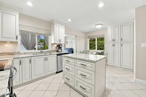 House in Coral Springs, Florida 3 bedrooms, 174.75 sq.m. № 2387103 - photo 17