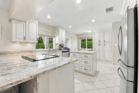 House in Coral Springs, Florida 3 bedrooms, 174.75 sq.m. № 2387103 - photo 19