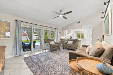 House in Coral Springs, Florida 3 bedrooms, 174.75 sq.m. № 2387103 - photo 14