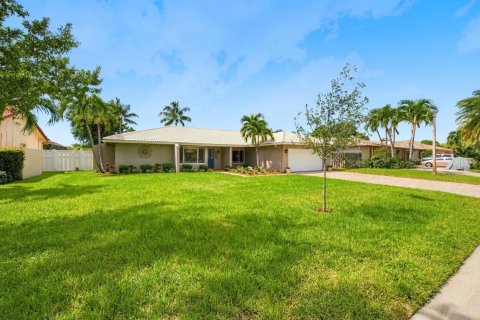 House in Coral Springs, Florida 3 bedrooms, 174.75 sq.m. № 2387103 - photo 5
