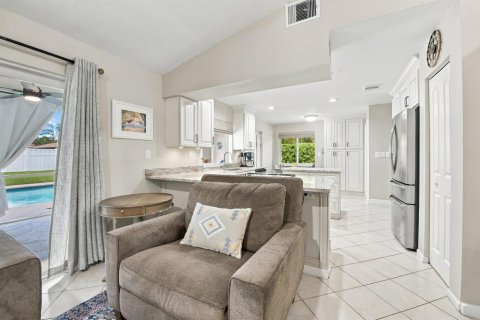 House in Coral Springs, Florida 3 bedrooms, 174.75 sq.m. № 2387103 - photo 16