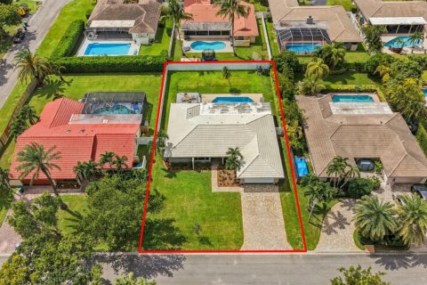House in Coral Springs, Florida 3 bedrooms, 174.75 sq.m. № 2387103 - photo 4