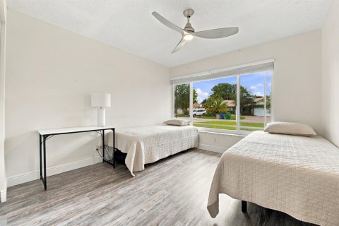 House in Coral Springs, Florida 3 bedrooms, 174.75 sq.m. № 2387103 - photo 24